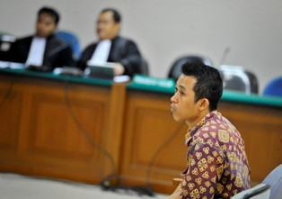 Hendra 'Office Boy' Divonis 1 Tahun Penjara 