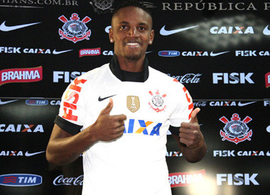 Hamburg Datangkan Pemain Belakang Brasil