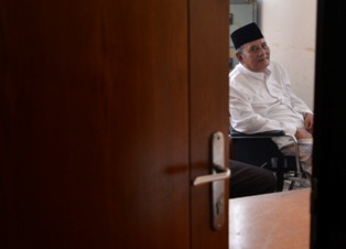 Hakim Pertanyakan Asal-usul Uang Dolar Attabik