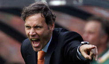 Sakit, Van Basten Absen Pimpin AZ Alkmaar