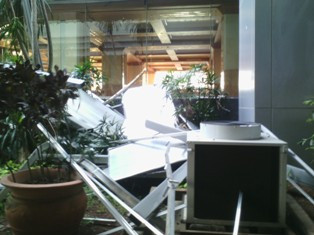 Puslabfor Polri Teliti Ambruknya Pelapis Dinding Balai Kota DKI