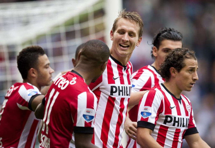 PSV Menang, Ajax Tumbang