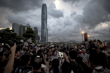 Bubarkan Pendemo Hong Kong, Polisi Gunakan <i>Pepper Spray</i>