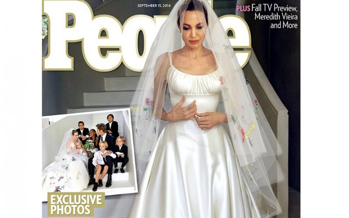 Uniknya Gaun Pengantin Angelina Jolie