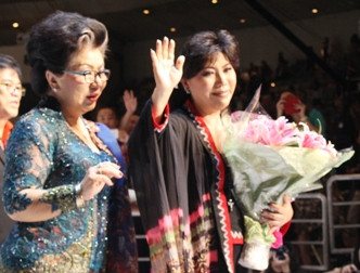 Suasana Haru di Perayaan 25 Tahun Bekarya Anne Avantie