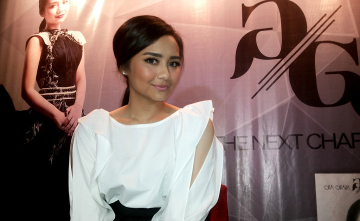 Gita Gutawa Tutupi Identitas Penyanyi dari Teman Kuliahnya di London