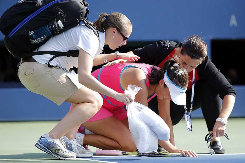 Peng Shuai Cedera, Wozniacki ke Final AS Terbuka