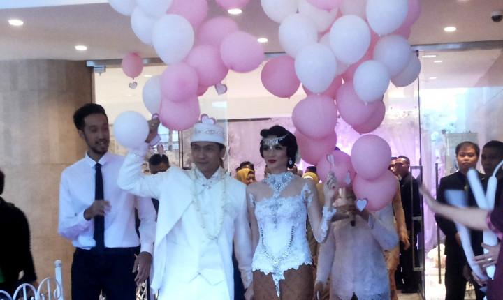 Romantis! Adi Nugroho Beri Donita Mas Kawin Surat Cinta