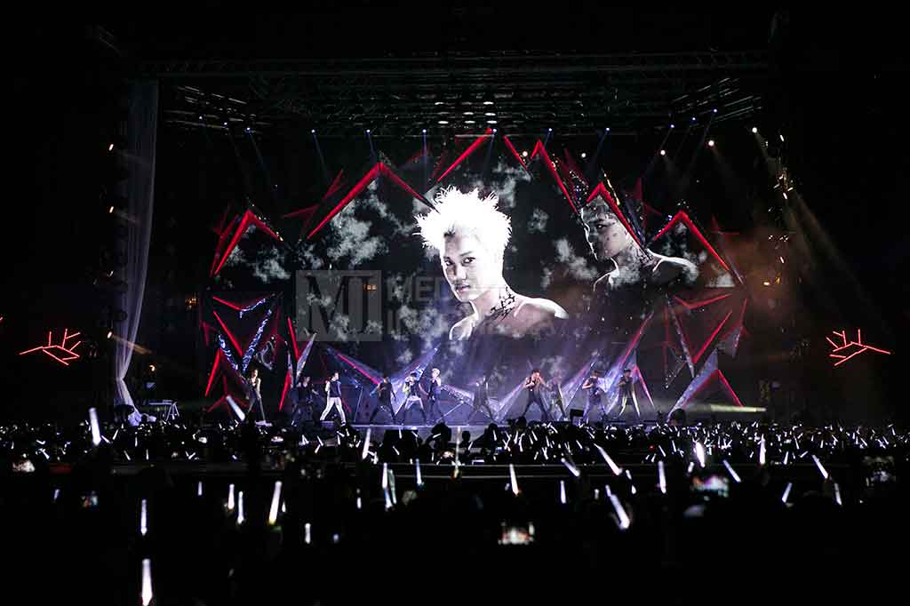 Boyband Asal Korea EXO Hibur Penggemarnya di Jakarta