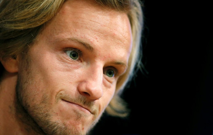 Rakitic Percaya Suarez Tak Akan 'Main' Gigi Lagi