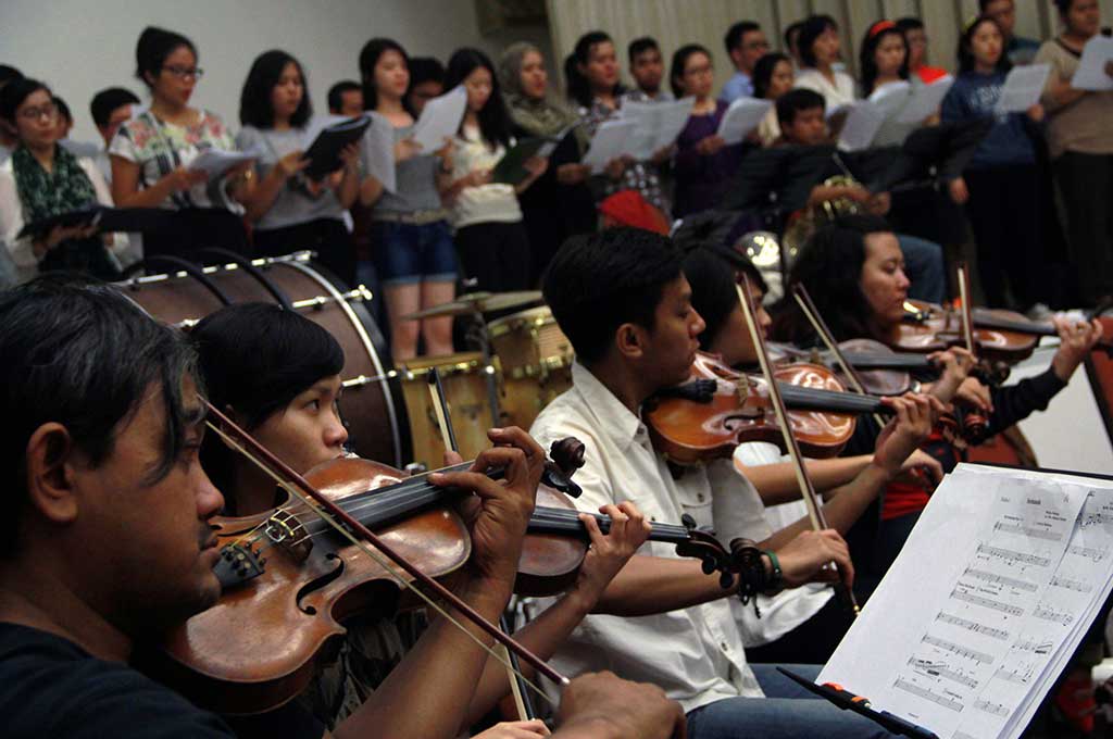 Berlatih Jelang Konser Simfoni untuk Bangsa