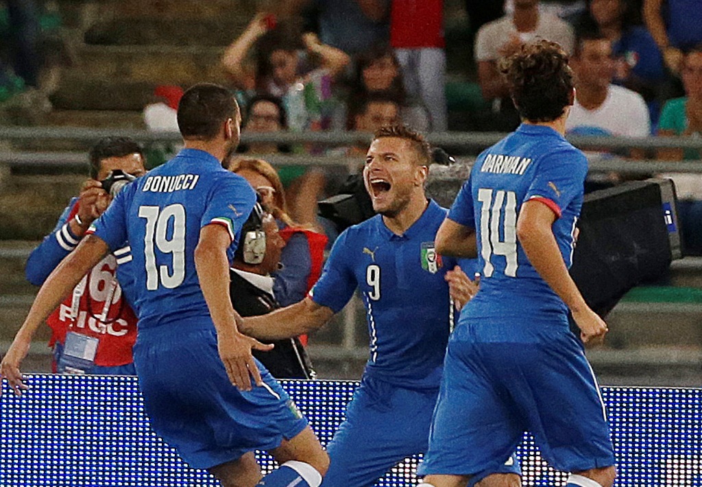 Ciro Immobile (tengah) saat merayakan gol ke gawang Belanda di laga uji coba (AP Photo/Gregorio Borgia)