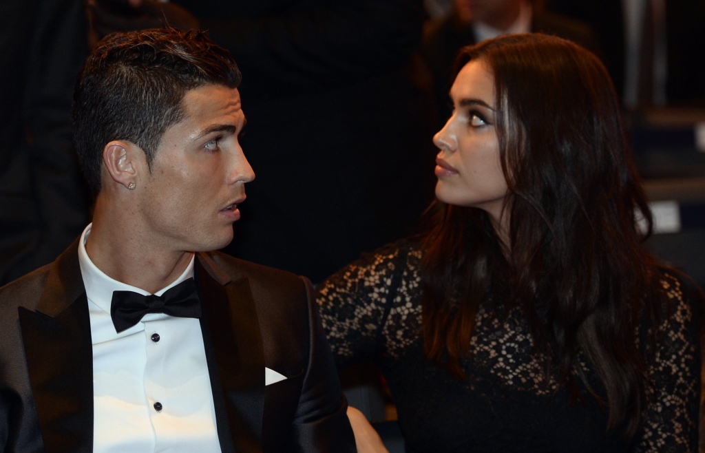 Ronaldo dan Irina Shayk.(foto:AFP/Fabrice Coffrini)