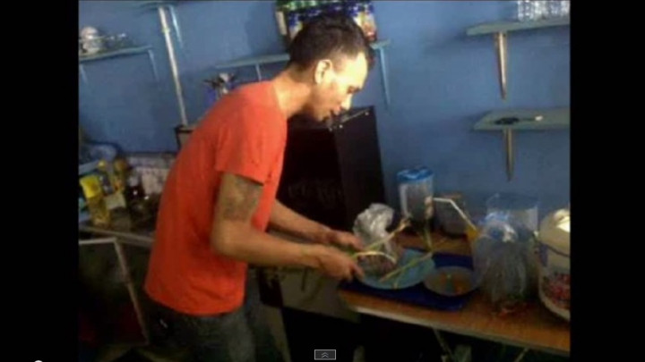 Jualan Bubur, Norman Kamaru Belum Siap Jadi Artis Lagi