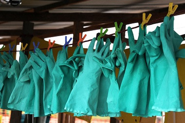 Perangi Ebola, Malaysia Sumbang 20 Juta Sarung Tangan Karet