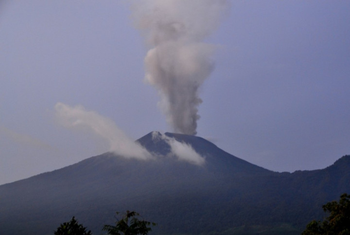 Gunung Slamet Meletus Lagi