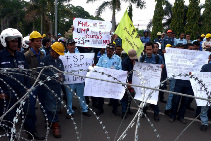 Kena PHK, 1.500 Buruh Krakatau Steel Demo 