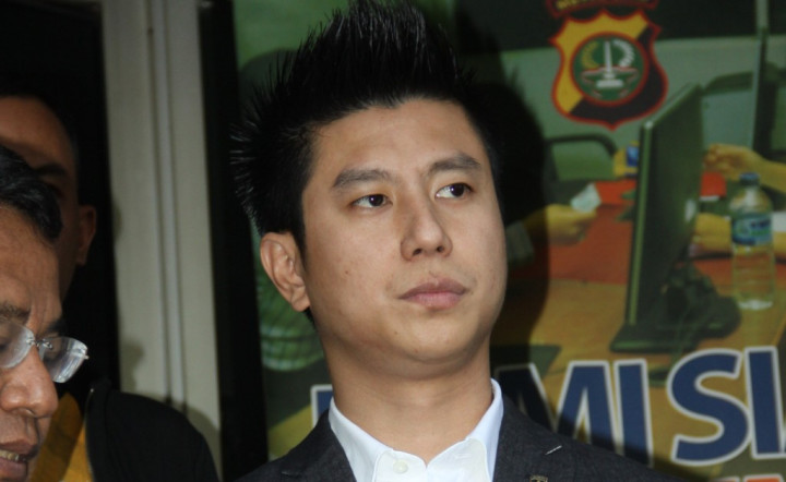 Alasan Bos Lamborghini Laporkan Dewi Perssik ke Polda