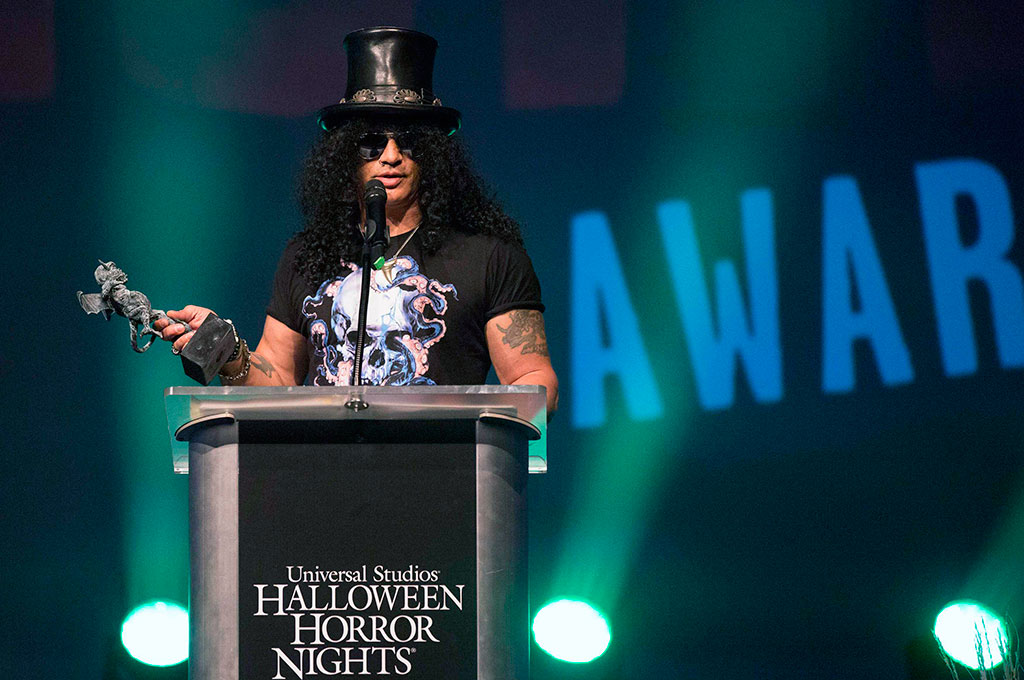 Slash Terima Penghargaan Eyegore Award