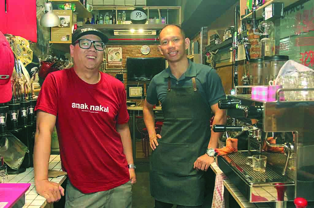 Hendri Kurniawan (kiri) dan Ve Handojo (Foto: Retno H)