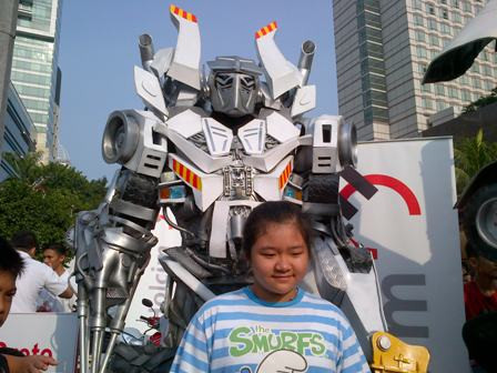 Robot Ini Berhasil Menghentikan Langkah Pengunjung CFD 