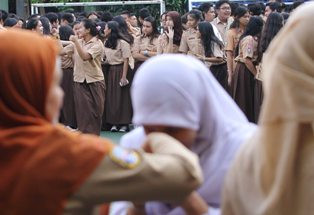 Pemerintah Bakal Naikkan Gaji Guru Tahun Depan