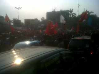 Mahasiswa Sempat Tutup Jalan Gatsu