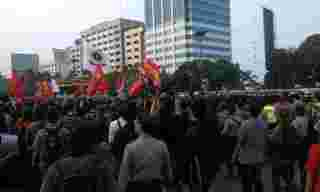 Demo di Depan Gedung DPR Rusuh