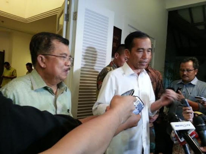 Bertemu Tim Transisi, Jokowi Akui Menerima Laporan Pokja