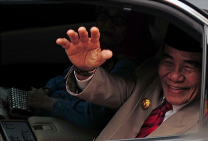 Kontroversi Annas Maamun, KKN hingga Pelecehan   