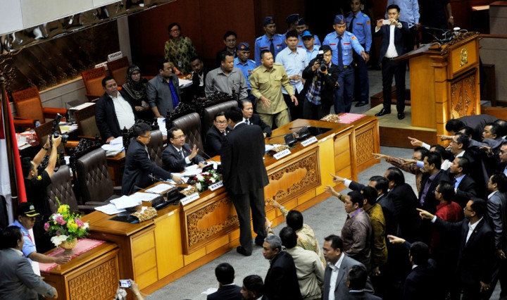 Ical: Hak Politik Politisi Golkar Anti Pilkada DPRD Dicabut