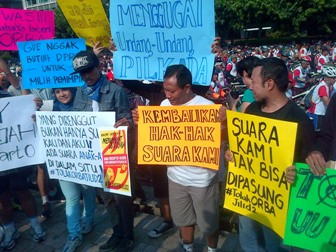 Tolak UU Pilkada, Ratusan KTP dikumpulkan di Bundaran HI