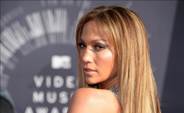 Jennifer Lopez Ditabrak Pengemudi Mabuk