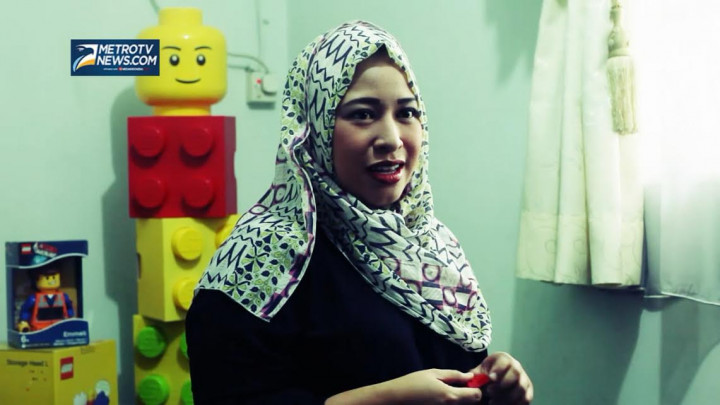 Di Tangan Bella Lego Bisa Jadi Aksesoris 