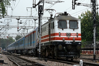 <i>Human Error</i>, Dua Kereta Bertabrakan di India