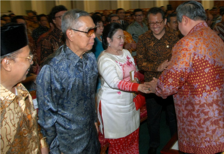 Pengamat: Mega Harus Selamatkan Jokowi