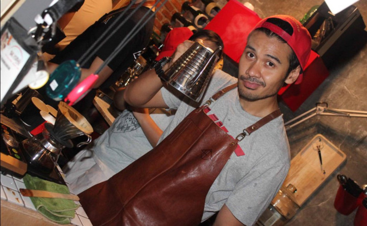 Chicco Jerikho Gali Ilmu Kopi di 'Filosofi Kopi'
