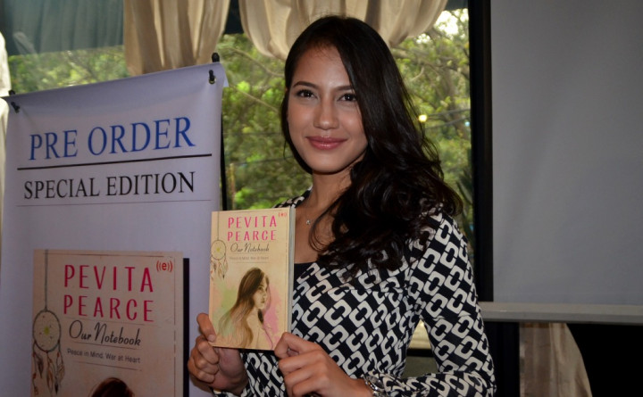 Masa Lalu Pevita Pearce Dibuka di Buku Ini