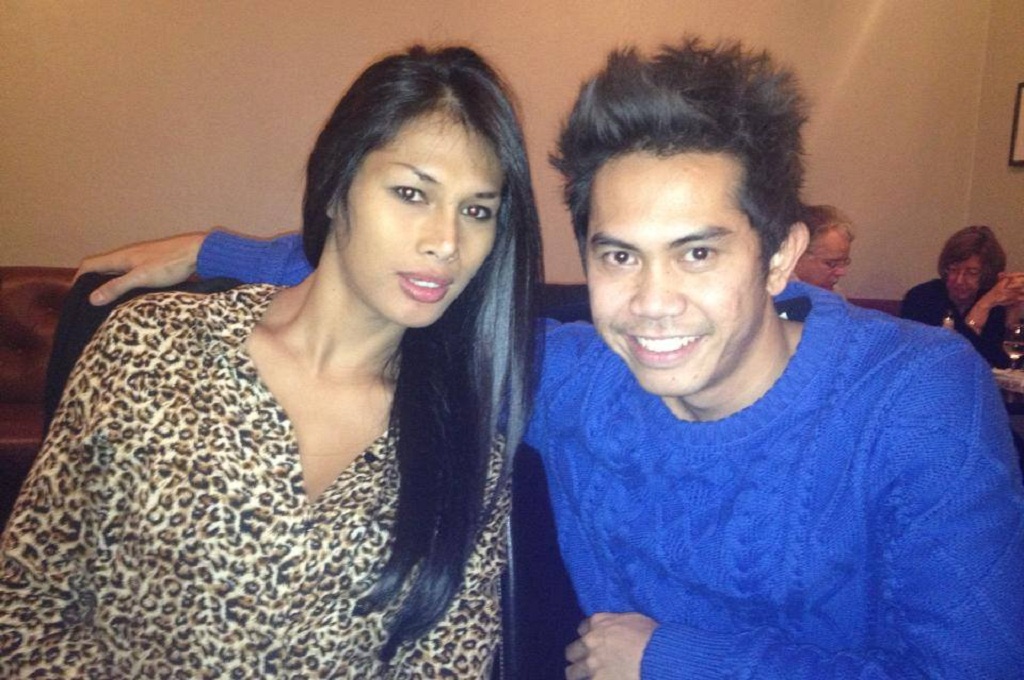 Mayang Prasetyo, WNI asal Lampung yang dimutilasi di Australia (kiri), berfoto bersama seorang temannya - facebook