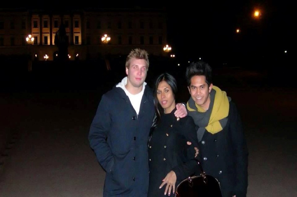 Marcus Peter Volke, Mayang Prasetyo, dan teman - facebook/courrier-mail