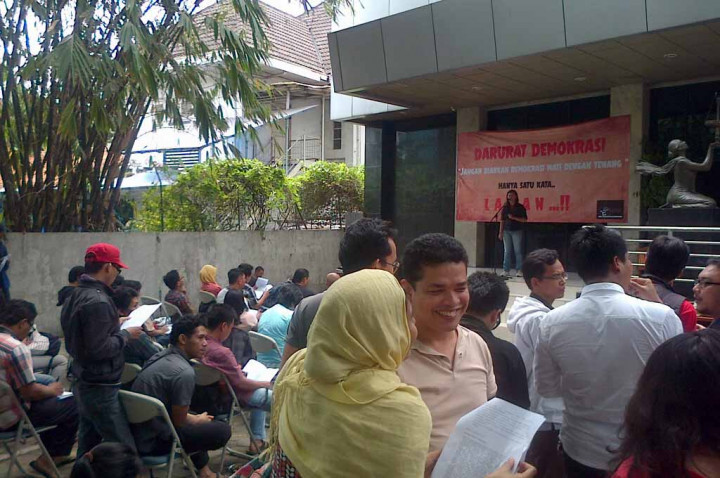 Ratusan Orang Menyatakan Menolak Kemunduran Demokrasi