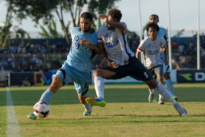 Huda Brilian, Persela Sementara Ungguli Arema