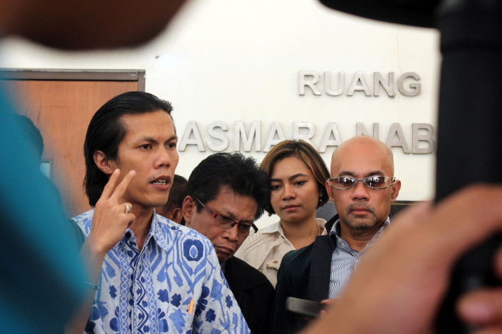 Korban Kelelahan, Sidang JIS Ditunda