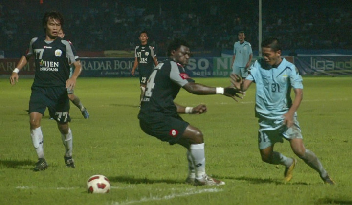 Dua Kali Penalti, Arema Selamat dari Kekalahan