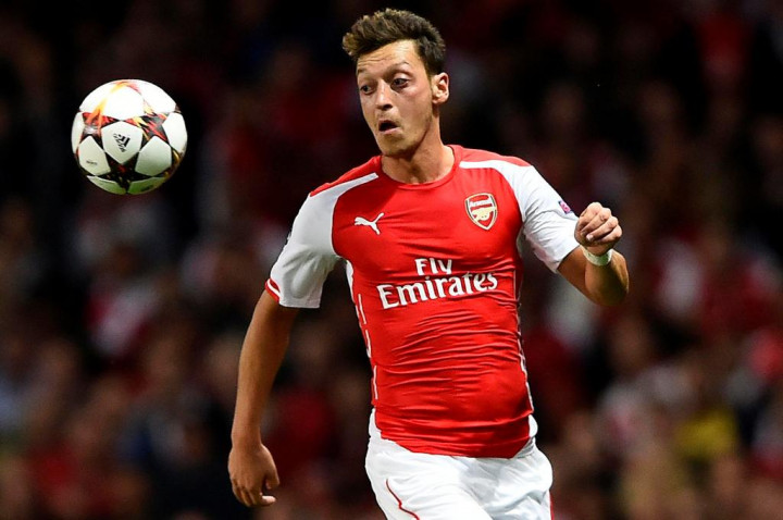 Mesut Oezil Diragukan Tampil Bela Jerman
