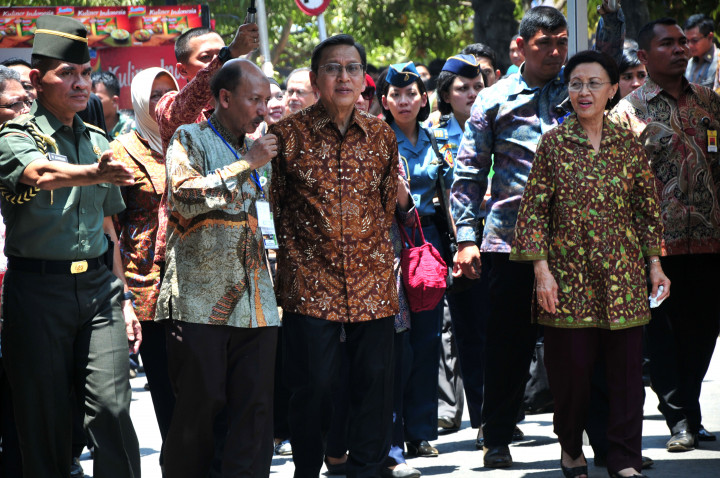 Dihadiahi Wayang, Boediono: Ini Kado Terindah bagi Saya