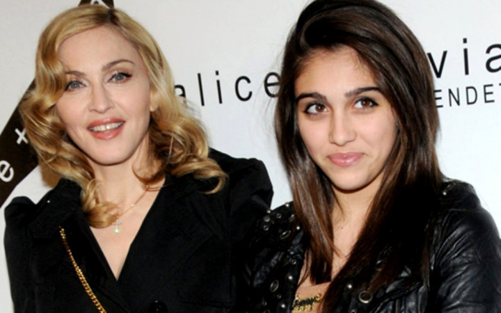 Cowok-cowok Antre Ingin Kencani Putri Madonna