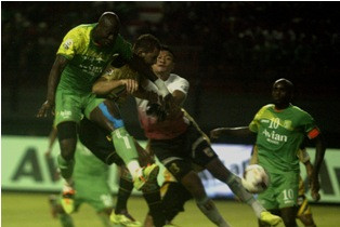 Gol Bunuh Diri Selamatkan Persebaya dari Kekalahan 