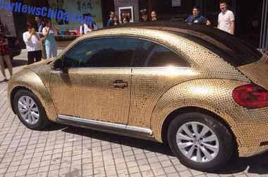 Volkswagen Beetle Rombak Warna Pakai 10.000 Koin 