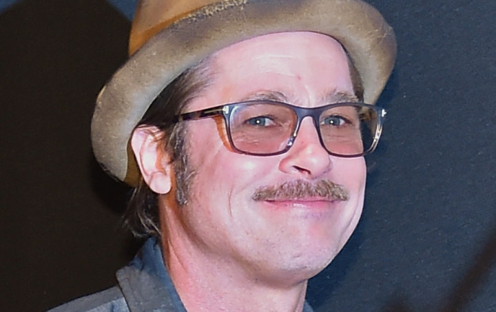 Brad Pitt Dibekali Senjata Sejak TK  